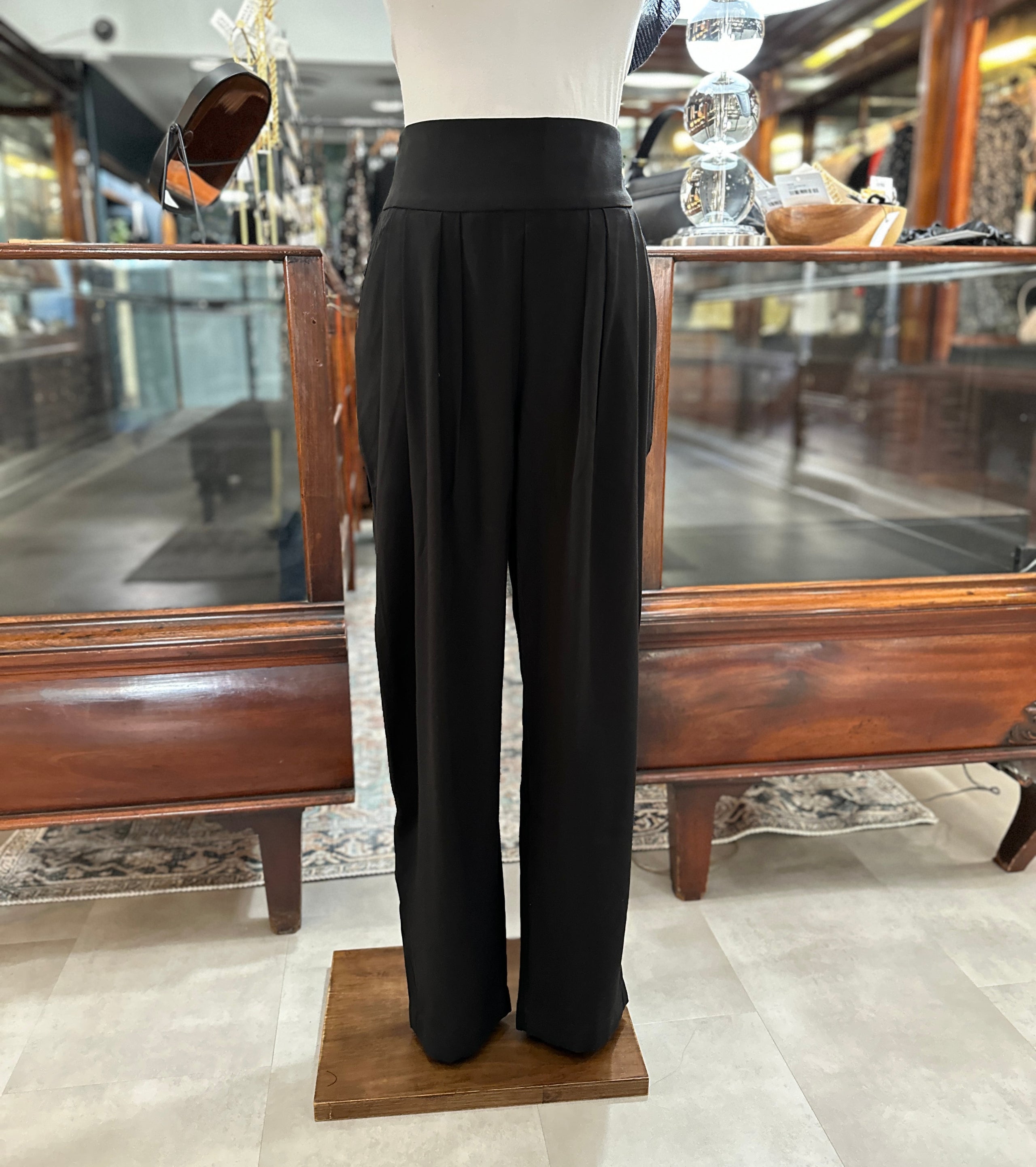 High-waist peg trousers - Black